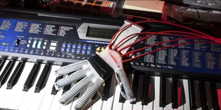 Researchers develop first-of-its-kind soft robotic exoskeleton glove